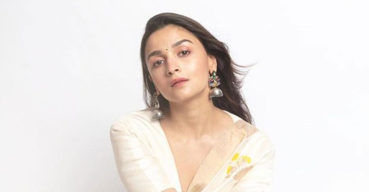 ১০০ কোটি ছুঁই ছুঁই ‘গাঙ্গুবাই’!