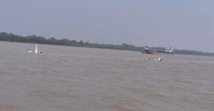 পশুর নদীতে ৬০০ টন কয়লা নিয়ে কার্গোডুবি