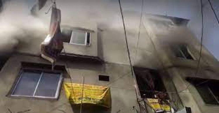 মিরপুরে সুতার গোডাউনে আগুন, নিয়ন্ত্রণে ৫ ইউনিট
