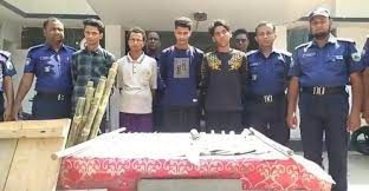 শাহজাদপুরে দেশীয় অস্ত্রসহ বাবা-ছেলে গ্রেফতার