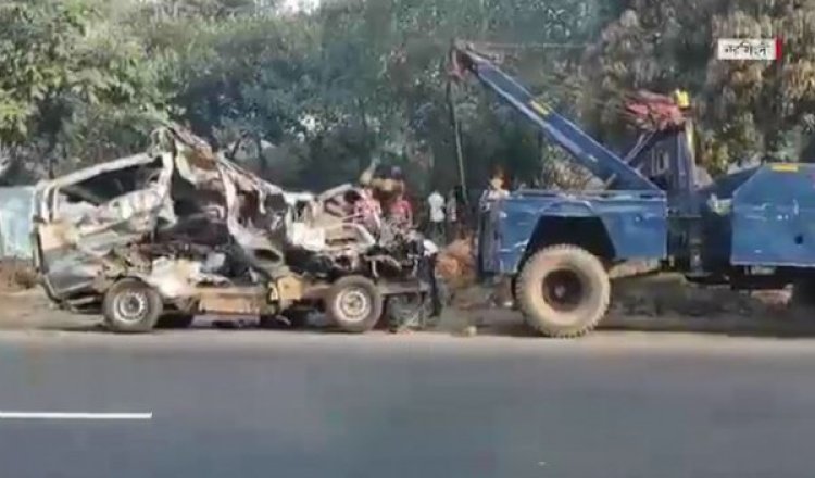নরসিংদীতে বাস-মাইক্রো মুখোমুখি সংঘর্ষ, চালকসহ নিহত ৩