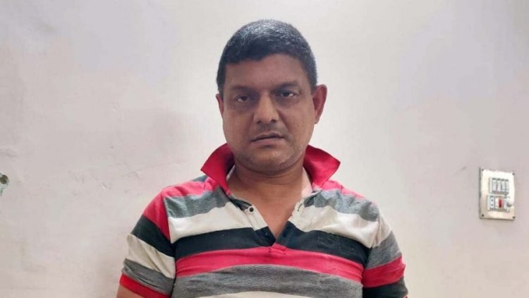 প্রতিমন্ত্রীর নাম ভাঙিয়ে হজে নিতে টাকা দাবি