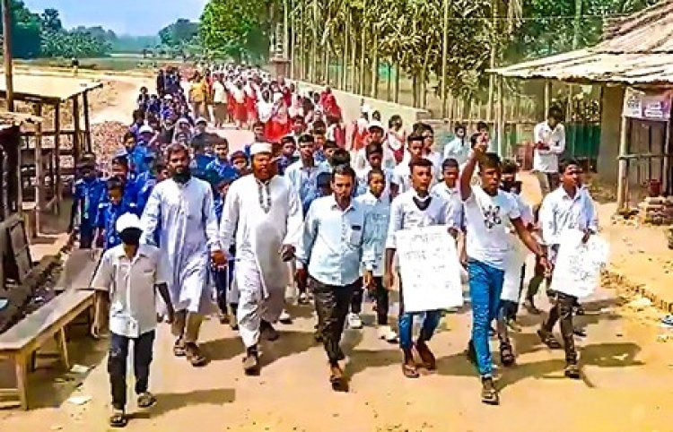 অতিথি না করায় প্রধান শিক্ষককে লাঞ্ছিত করলেন আওয়ামী লীগ নেতা