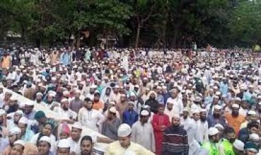 নিত্যপণ্যের মূল্যবৃদ্ধির প্রতিবাদে চরমোনাই পিরের সমাবেশে ঢল