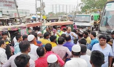 মহিন্দ্রা-নসিমন চলাচল বন্ধে খুলনায় সড়ক অবরোধ