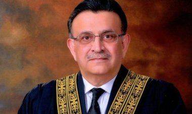 তত্ত্বাবধায়ক প্রধানমন্ত্রী মনোনয়ন দিলেন ইমরান খান