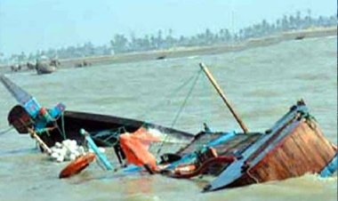 মেহেন্দিগঞ্জে ট্রলার ডুবে মা-মেয়ের মৃত্যু