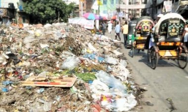 খাল থেকে আবর্জনা তুলে সড়কে, দুর্ভোগে এলাকাবাসী