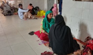 বরগুনায় ডায়রিয়ার প্রকোপ, মেঝেতে জায়গা না পেয়ে বারান্দায় চিকিৎসা