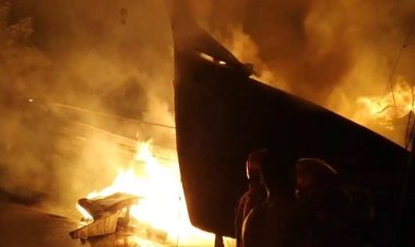 পাথরঘাটায় ডকইয়ার্ডে আগুন, ৫ ট্রলার পুড়ে ছাই