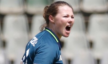  ৩০ বছরেই অবসর নিলেন দুইবারের বিশ্বজয়ী তারকা