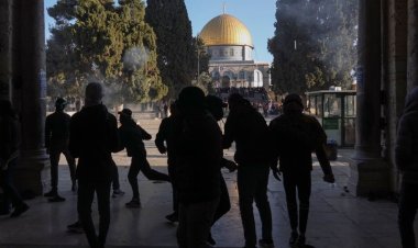  আল-আকসা মসজিদে ইসরায়েলের হামলা, ৬৭ ফিলিস্তিনি আহত