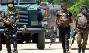  কাশ্মিরে ৪ বিচ্ছিন্নতাবাদী নিহত, গাড়ি উল্টে প্রাণ গেল ২ সেনার