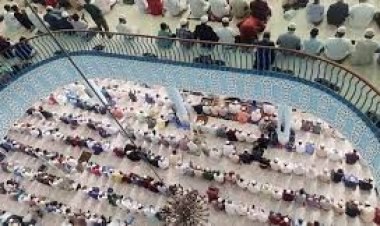 রমজানের দ্বিতীয় জুমায় কানায় কানায় পূর্ণ বায়তুল মোকাররম