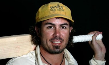  বাচ্চাদের নিয়ে খেলার সময় হার্ট অ্যাটাক, কোমায় সাবেক অসি ক্রিকেটার