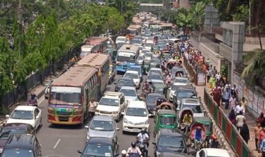 নিউমার্কেটে সংঘর্ষের জেরে তীব্র যানজট, চরম ভোগান্তি