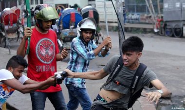 সংঘর্ষের সংবাদ সংগ্রহ করতে গিয়ে দোকান কর্মচারীদের হামলার শিকার হয়েছেন ৯ জন সাংবাদিক