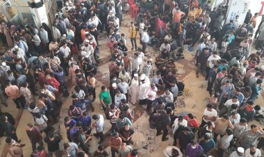 টিকিট পেতে রাত থেকেই স্টেশনে: কমলাপুরে উপচেপড়া ভিড়