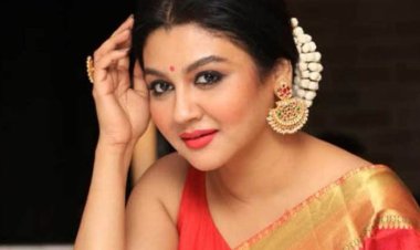  জয়ায় মুগ্ধ হয়ে যা বললেন ইরানি নির্মাতা