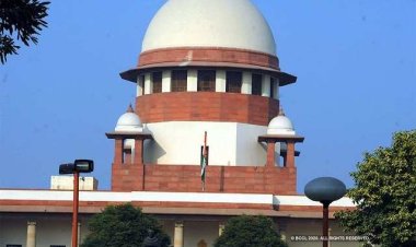 মার্কিন সুপ্রিম কোর্টের সামনে গায়ে আগুন দিয়ে আত্মাহুতি