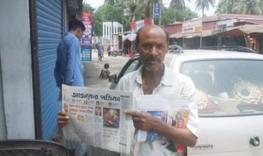 পায়ে হেঁটে ৪২ বছর ধরে পত্রিকা বিক্রি করেন ফখরুদ্দীন