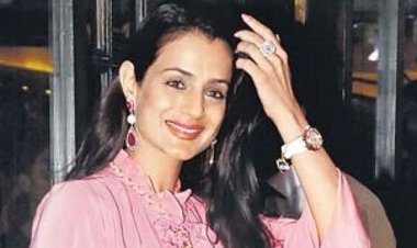  আমিশার বিরুদ্ধে প্রতারণার মামলা