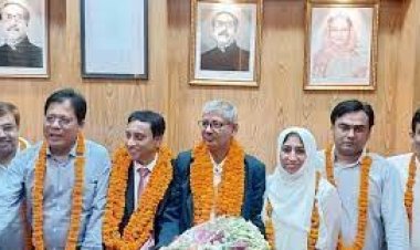 নির্বাচনের দেড় মাস পরে :সুপ্রিম কোর্ট বারে সভাপতি মোমতাজ , সম্পাদক দুলাল