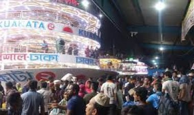 বরিশাল নদীবন্দরে যাত্রীদের উপচেপড়া ভিড়