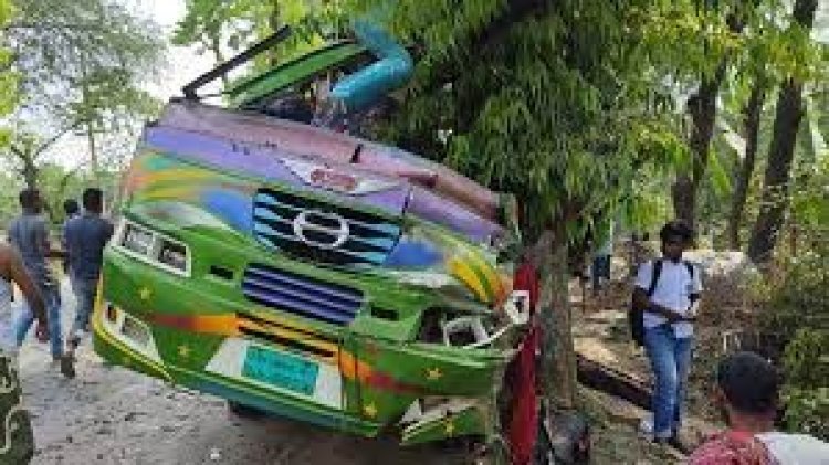 মানিকগঞ্জে মা- ছেলেসহ সড়কে প্রাণ গেল ৩ জনের