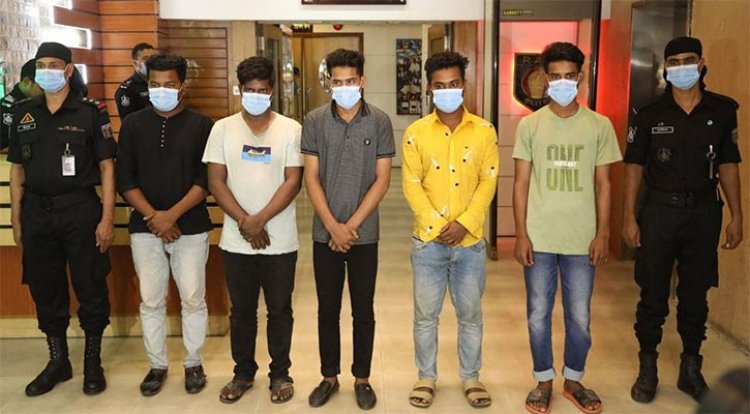 নারায়ণগঞ্জে ‘রিয়াজ বাহিনীর’ প্রধানসহ গ্রেপ্তার ৫