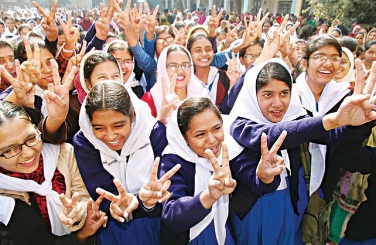 করোনাকালে মাধ্যমিকে শিক্ষার্থী কমেছে