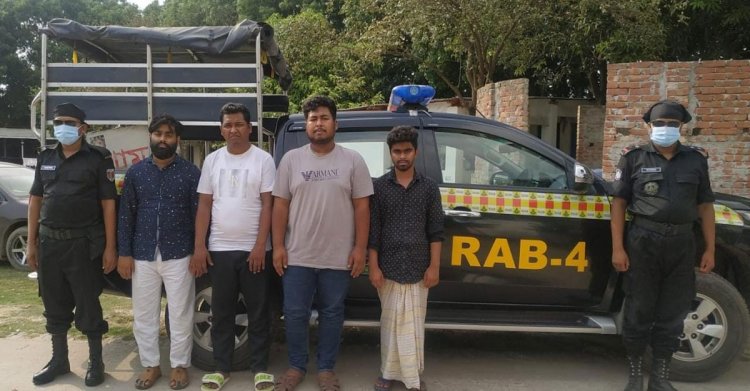 আশুলিয়ায় অস্ত্রসহ গ্রেফতার ৪