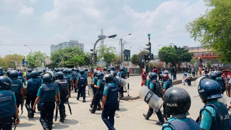 পুলিশের ভূমিকায় নানা প্রশ্ন