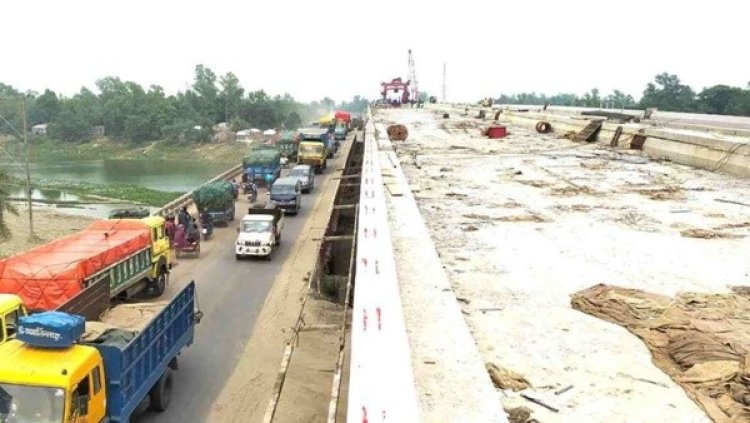 ঈদযাত্রায় সড়কে সড়কে ভোগান্তির আশঙ্কা