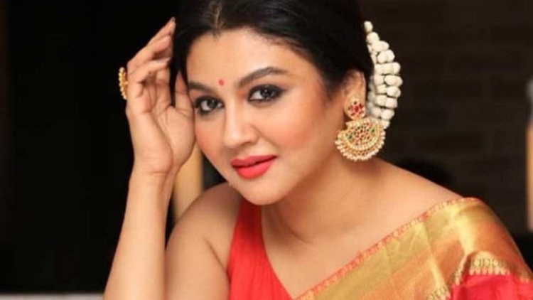 জয়ায় মুগ্ধ হয়ে যা বললেন ইরানি নির্মাতা