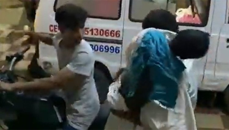 বাইকে করে মৃত সন্তানকে কাঁধে নিয়ে ৯০ কিমি পাড়ি দিলেন বাবা