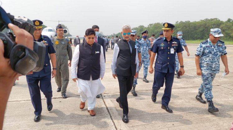 ঢাকায় পৌঁছেছেন ভারতের পররাষ্ট্রমন্ত্রী