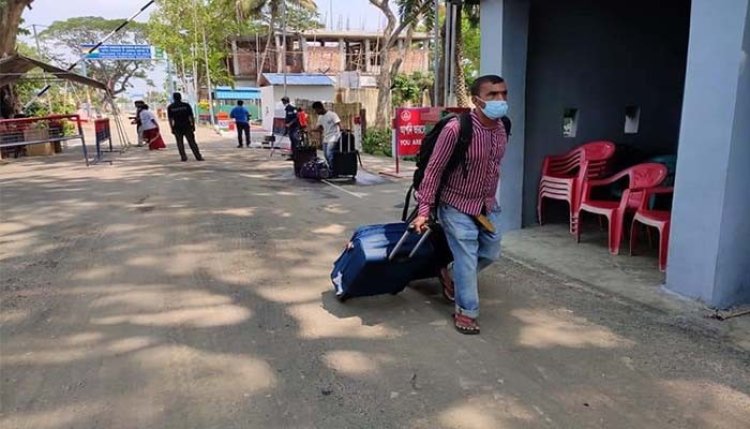 আখাউড়া স্থলবন্দর দিয়ে একদিনে যাত্রী আসা-যাওয়ায় রেকর্ড