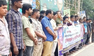 সঙ্গীত শিল্পী মনিমালাকে কুপিয়ে আহত করার প্রতিবাদে ভালুকায় সাংস্কৃতিক কর্মীদের  মানববন্ধন,স্মারকলিপি প্রদান 