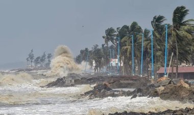 উপকূলের দিকে আরও এগিয়েছে প্রবল ঘূর্ণিঝড় ‘আসানি’