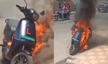 ই-স্কুটারে আগুন লাগছে কেন? চাঞ্চল্যকর তথ্য