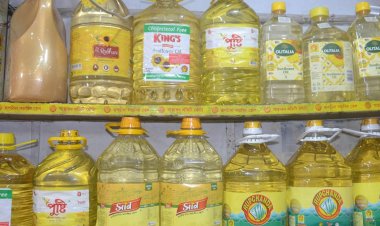 খুলনায় ৭৩ হাজার লিটার সয়াবিন তেল মজুত, ৩ প্রতিষ্ঠানকে জরিমানা