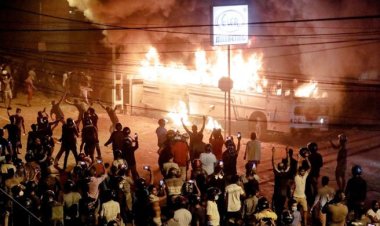  শ্রীলঙ্কায় ক্ষমতাসীন দলের দুই এমপিসহ আটক ৯০০