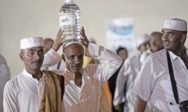 জমজমের পানি বিমানে বহন নিষিদ্ধ