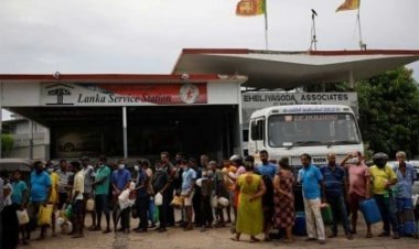  এক জাহাজ পেট্রল কেনার টাকাও নেই শ্রীলঙ্কার