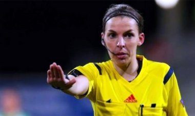 পুরুষদের ফুটবল বিশ্বকাপে প্রথমবারের মতো নারী রেফারি