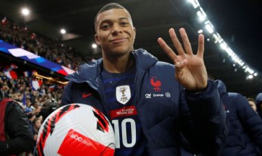 পিএসজিতেই থাকার সিদ্ধান্ত নিয়েছেন এমবাপ্পে