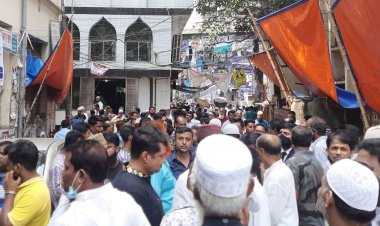 আদালত চত্বরে হাজী সেলিম সমর্থকদের অবস্থান