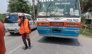 কুষ্টিয়ায় এবার বাসের ধাক্কায় ভ্যান চালক নিহত