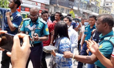 পরকীয়া প্রেমিকসহ আবাসিক হোটেলে স্ত্রী, পুলিশে দিলেন স্বামী